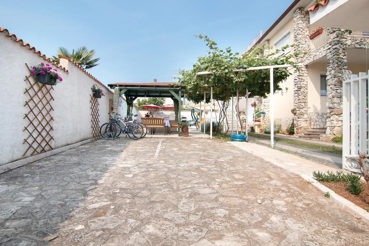 Apartments Nada 354 파자나
