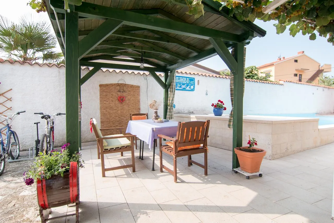 Apartments Nada 354 파자나
