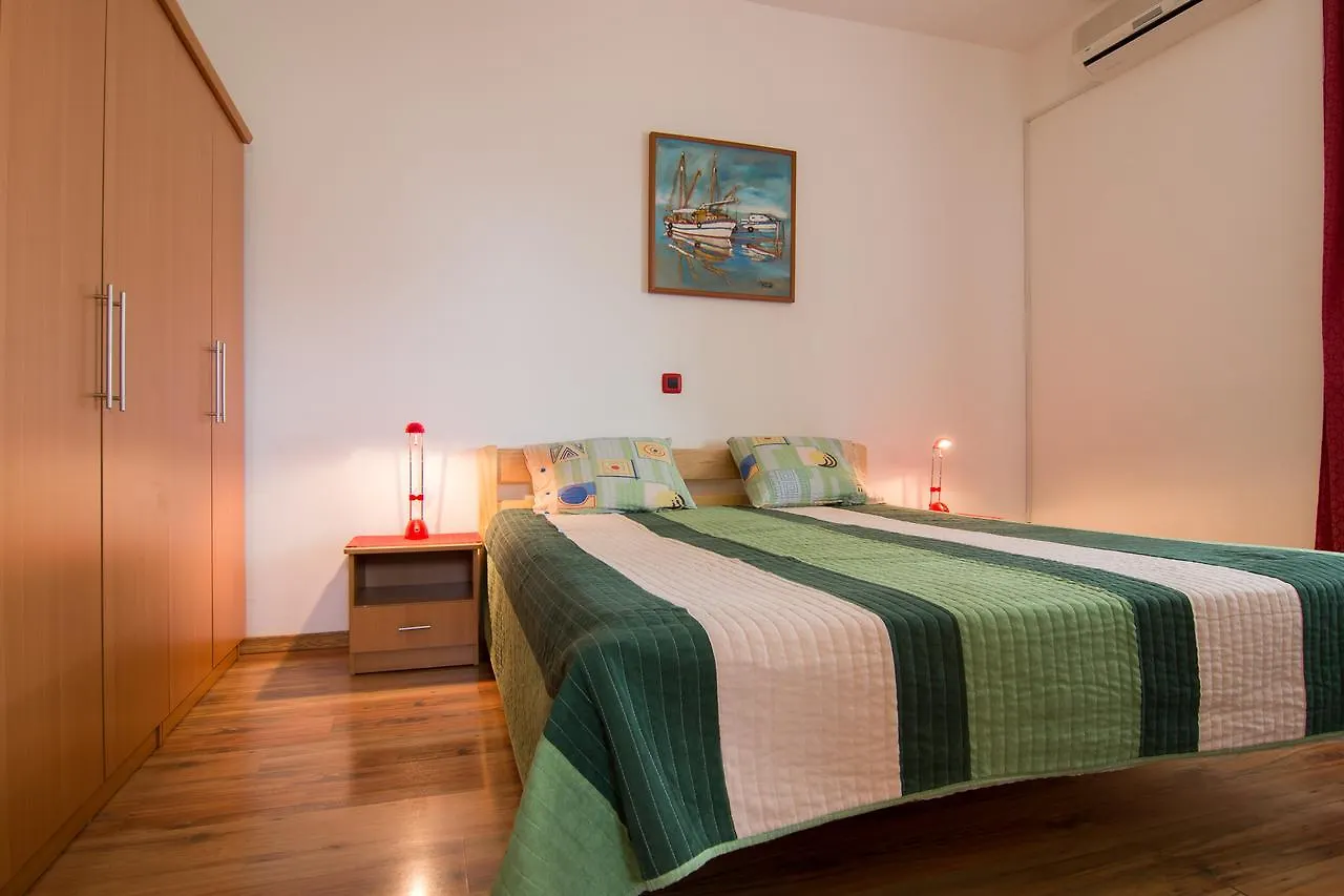 Apartments Nada 354 파자나