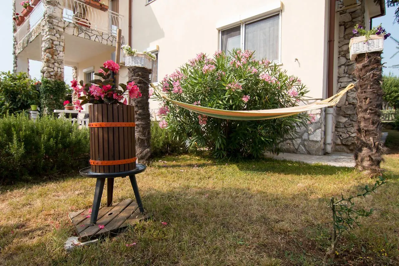 Apartments Nada 354 Фажана 0*,  Хорватия