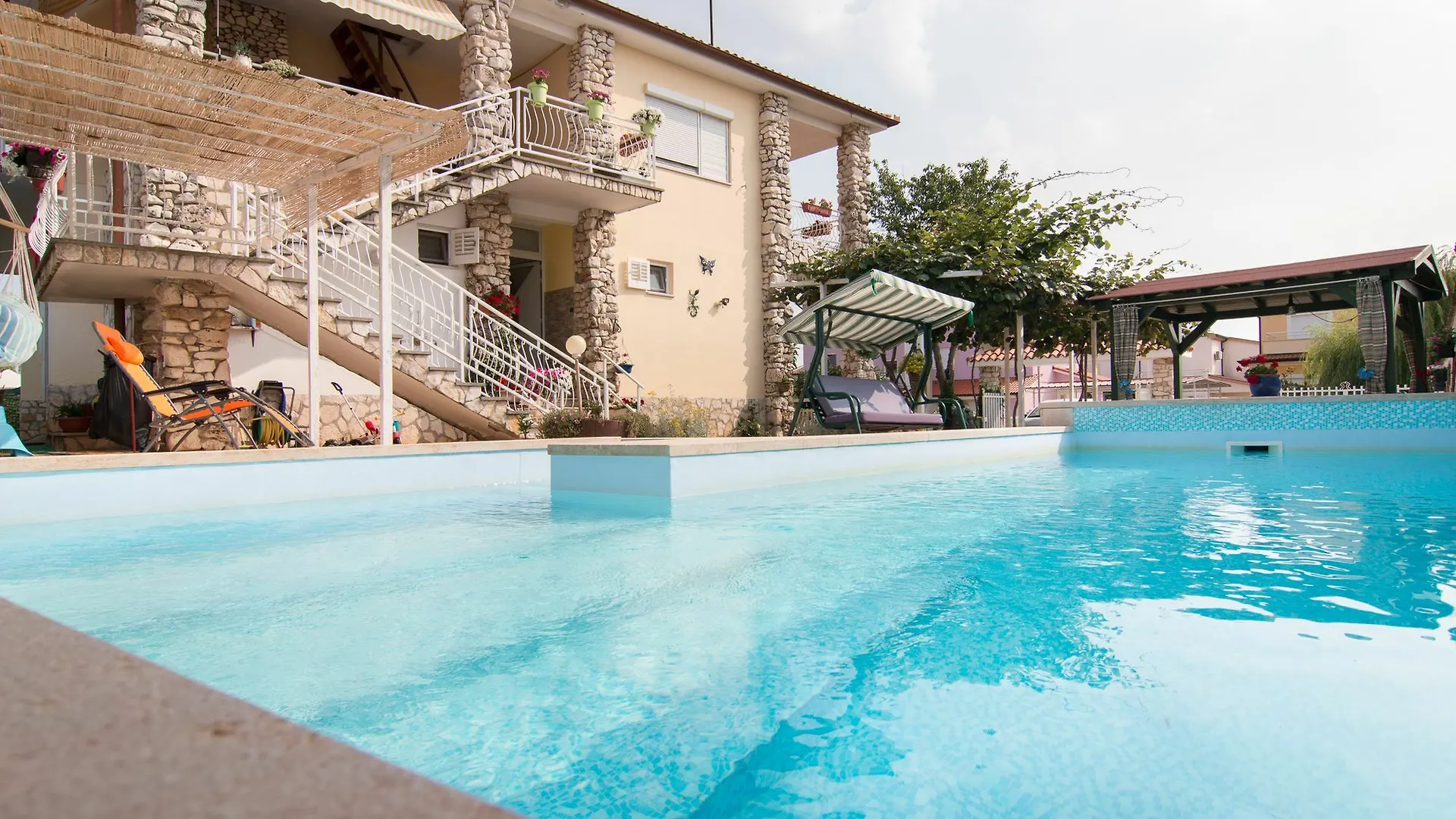 Apartments Nada 354 파자나